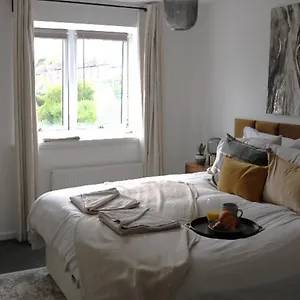 Charming 2 Bed House - Family Friendly Holiday home Nottingham
