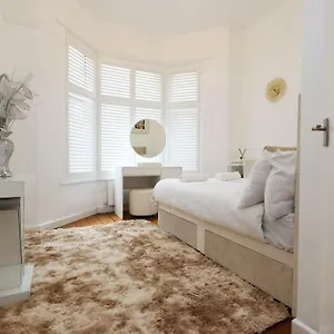 Spacious Pontcanna Apartment, Driveway Parking & 10 Min To Centre Apartment Cardiff